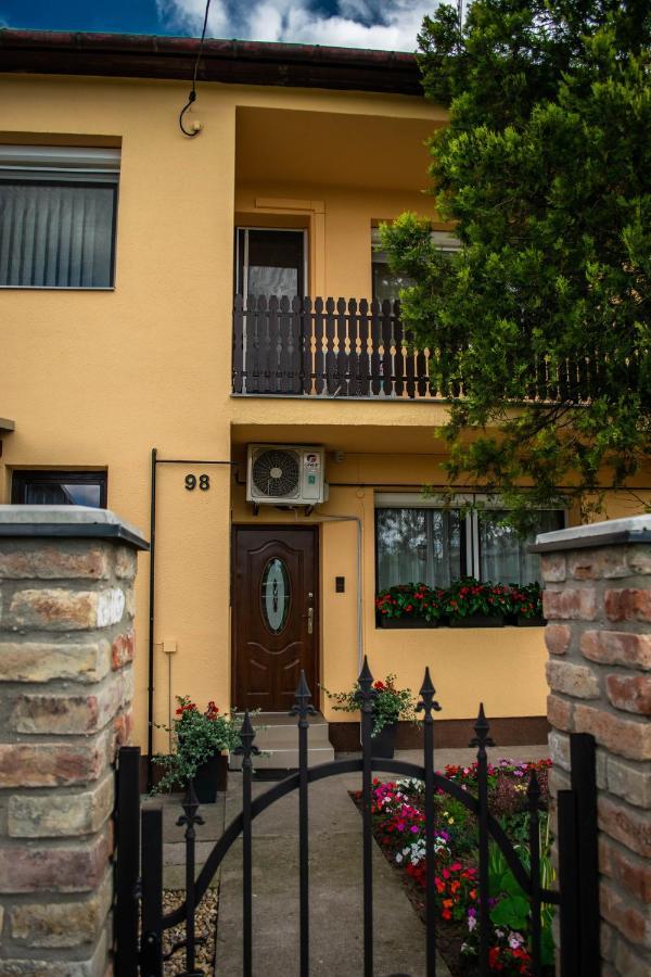 Monika Vendeghaz Hotel Morahalom Exterior photo